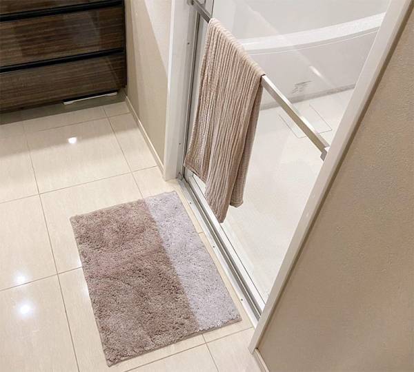 ふわふわ軽〜い！バスマットが、こんなに扱いやすいなんて。[PR]