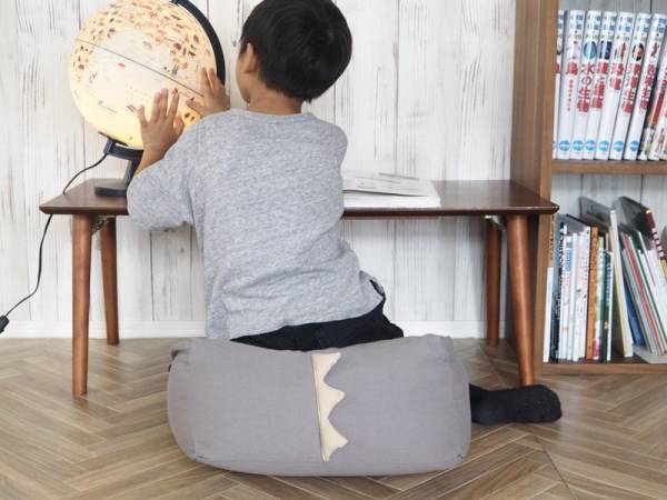 あの人気シリーズにキッズサイズが登場！見た目以上の収納力で、リビングに置きやすい「キッズ用布団収納ケース」[PR]