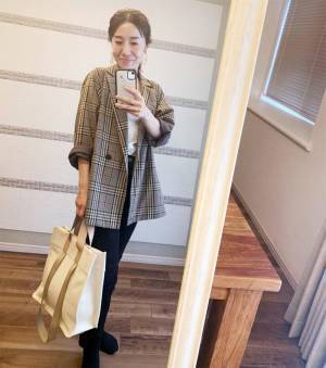 「トートバッグ＝カジュアル」はもう古い！？ 綺麗めスタイルが叶うコーデ術[PR]