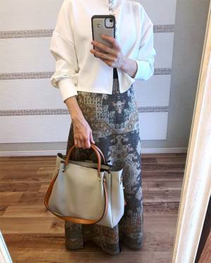 「トートバッグ＝カジュアル」はもう古い！？ 綺麗めスタイルが叶うコーデ術[PR]