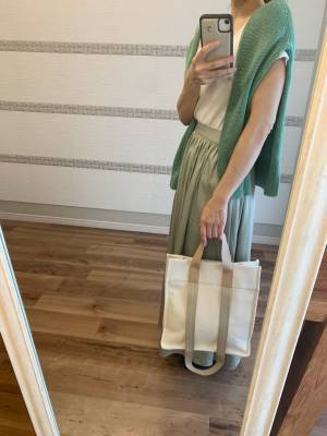 「トートバッグ＝カジュアル」はもう古い！？ 綺麗めスタイルが叶うコーデ術[PR]