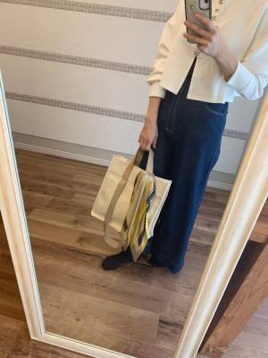 「トートバッグ＝カジュアル」はもう古い！？ 綺麗めスタイルが叶うコーデ術[PR]