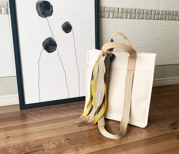 「トートバッグ＝カジュアル」はもう古い！？ 綺麗めスタイルが叶うコーデ術[PR]