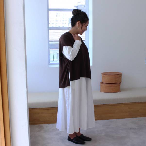 【ニットベスト×ブラウスのレイヤードセット】単品着回しスタッフコーディネート[PR]