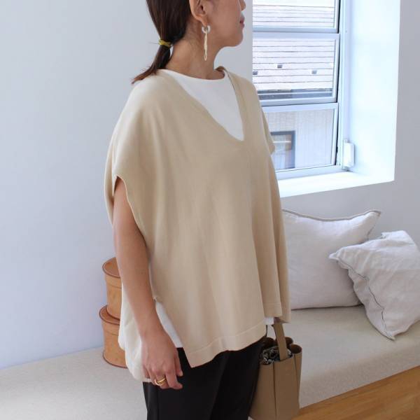 【ニットベスト×ブラウスのレイヤードセット】単品着回しスタッフコーディネート[PR]