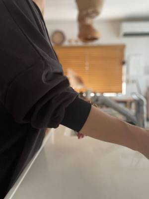 この秋の家事着はコレに決まり！bon momentの「家事がしやすい袖リブルームワンピース」。[PR]