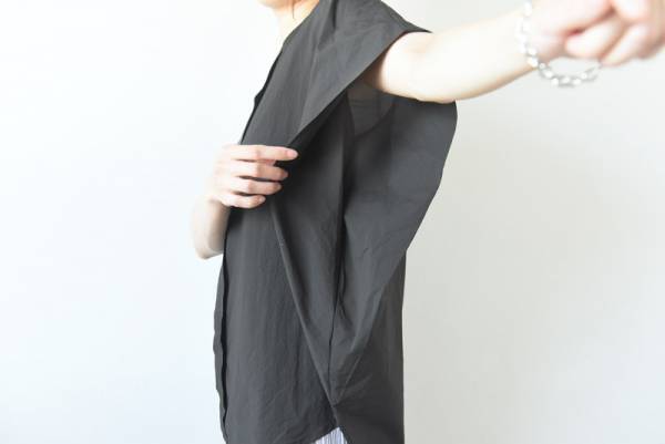 今の時期にぴったりな秋色ブラウスで端境期を乗り切る！インスタグラマーさん着用レポ[PR]