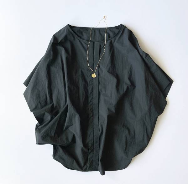 今の時期にぴったりな秋色ブラウスで端境期を乗り切る！インスタグラマーさん着用レポ[PR]