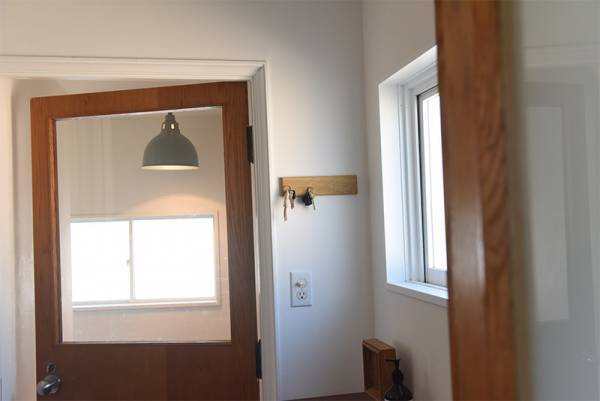 サッと手に取れる場所に、ピタッと収納が叶う「マグネット式のオーク材 包丁ホルダー」【インスタグラマーさんの使用レポ】[PR]