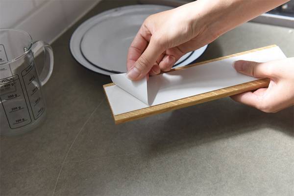 サッと手に取れる場所に、ピタッと収納が叶う「マグネット式のオーク材 包丁ホルダー」【インスタグラマーさんの使用レポ】[PR]