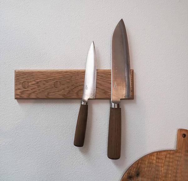 サッと手に取れる場所に、ピタッと収納が叶う「マグネット式のオーク材 包丁ホルダー」【インスタグラマーさんの使用レポ】[PR]