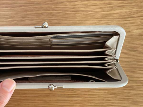 本革ラムレザーの「がま口貴重品ケース」で通帳をスッキリ収納！[PR]