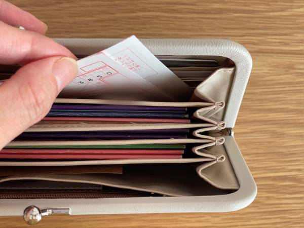 本革ラムレザーの「がま口貴重品ケース」で通帳をスッキリ収納！[PR]