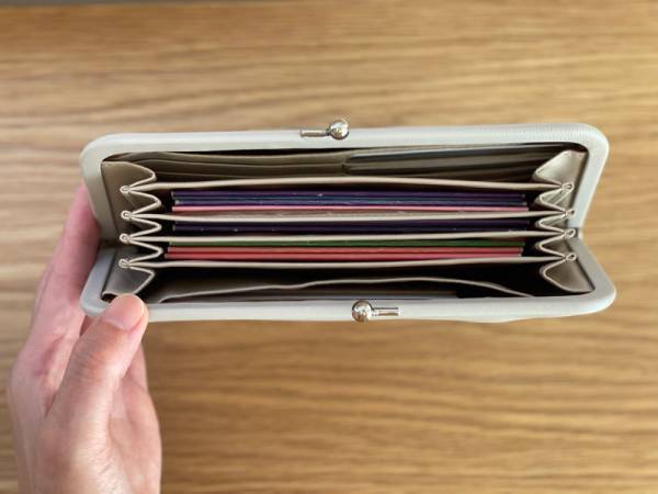 本革ラムレザーの「がま口貴重品ケース」で通帳をスッキリ収納！[PR]