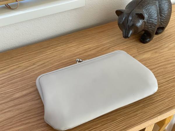 本革ラムレザーの「がま口貴重品ケース」で通帳をスッキリ収納！[PR]