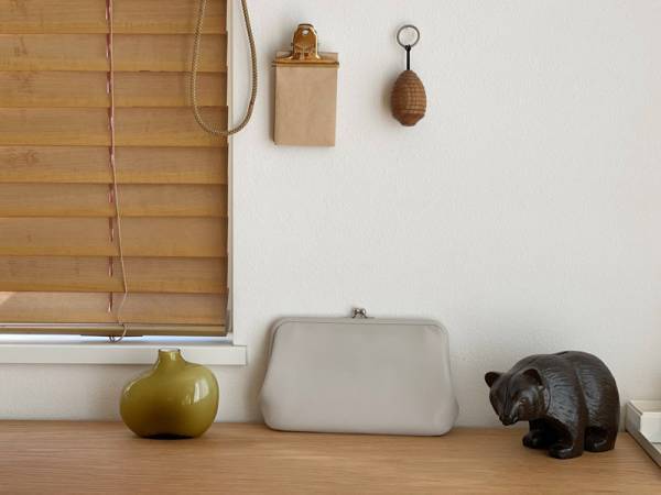 本革ラムレザーの「がま口貴重品ケース」で通帳をスッキリ収納！[PR]