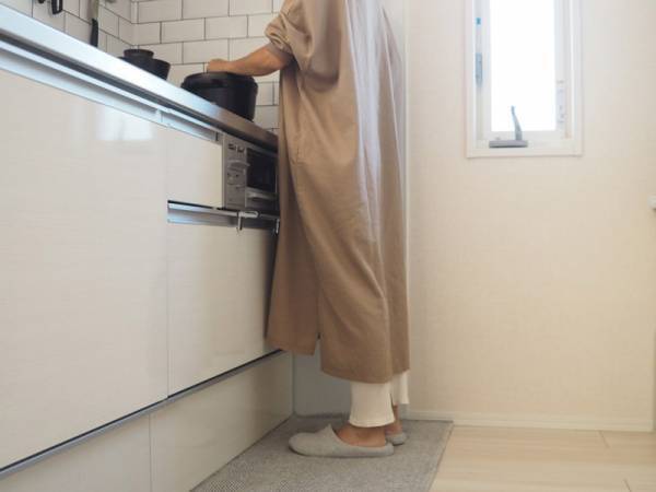 ルームウェアなのに家事がはかどる！おうち時間を充実させてくれる「袖リブ ルームワンピ」[PR]