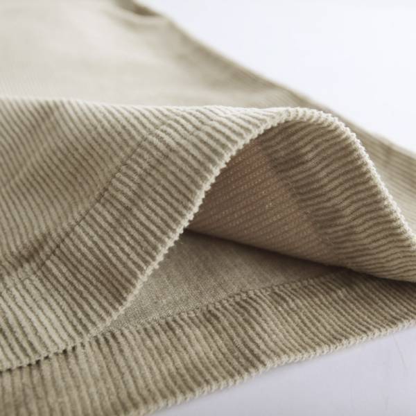 秋冬モード一気に高める、細コーデュロイスカートスタッフ着用レポ[PR]