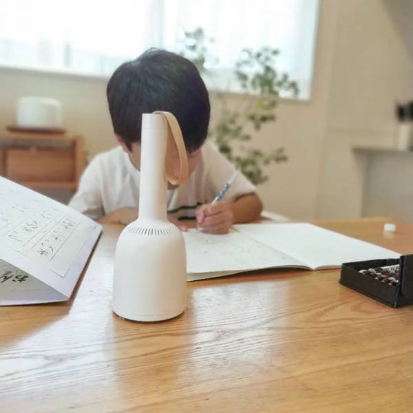 ママたちから高支持率！新色が登場した、子どもも使える卓上クリーナー「バキューミ」【インスタグラマーさんの使用レポ】[PR]