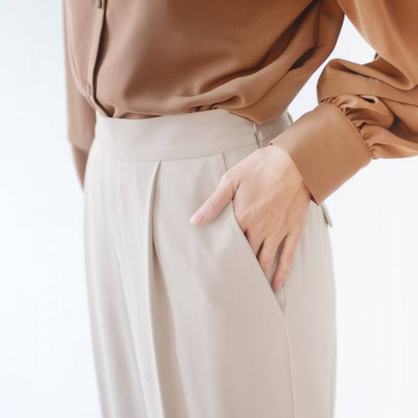 下半身スッキリ見え！アンジェバイヤーのパンツ選びのコツが詰まったセミワイドパンツのはなし【スタッフ着用レポ】[PR]