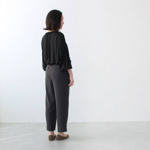 下半身スッキリ見え！アンジェバイヤーのパンツ選びのコツが詰まったセミワイドパンツのはなし【スタッフ着用レポ】[PR]