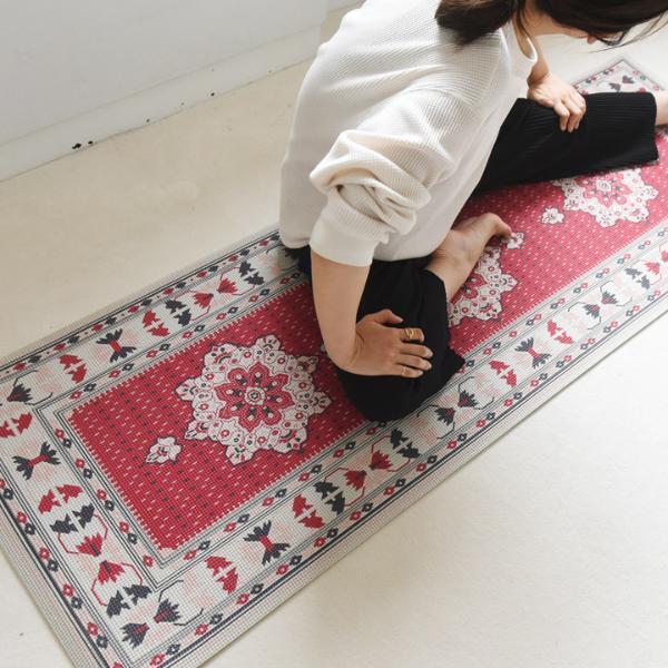 出しっぱなしが絵になるなんて！お部屋で毎日ヨガ＆ストレッチ始めましょう。[PR]