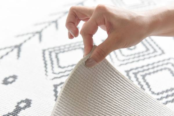 出しっぱなしが絵になるなんて！お部屋で毎日ヨガ＆ストレッチ始めましょう。[PR]