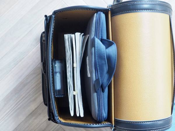 小学生の新必需品！ランドセルにスッキリ収まって出し入れしやすい「タブレットケース」[PR]