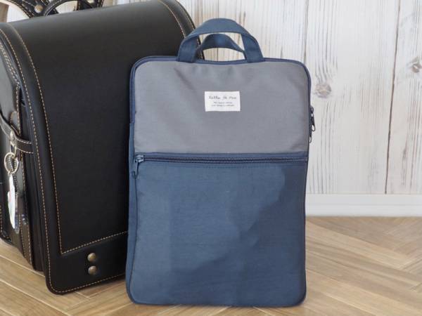 小学生の新必需品！ランドセルにスッキリ収まって出し入れしやすい「タブレットケース」[PR]