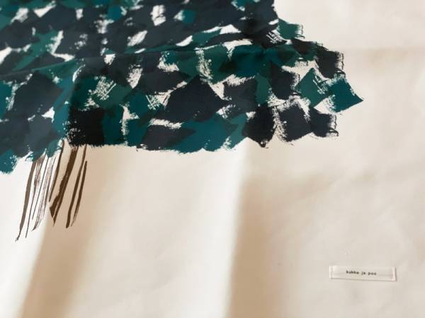 今年は「sukima.」木製オーナメントと「kukka ja puu」タペストリーでほっこりツリーに。[PR]