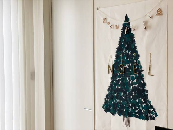 今年は「sukima.」木製オーナメントと「kukka ja puu」タペストリーでほっこりツリーに。[PR]