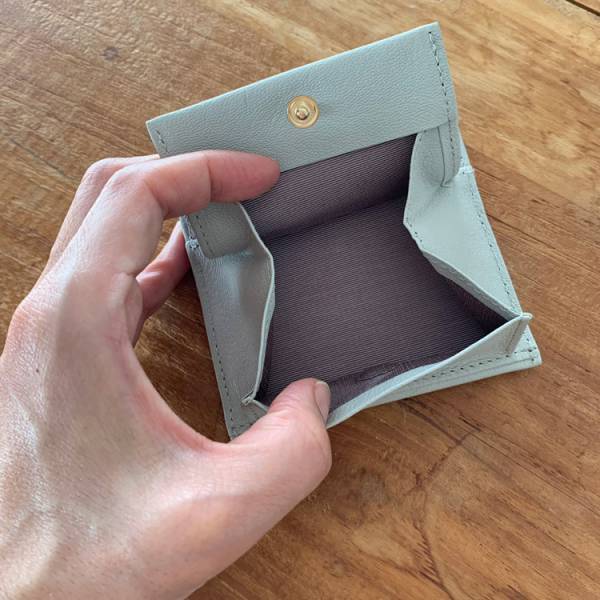 もう長財布には戻れない！ まるでカードケースのような超薄型ウォレット[PR]