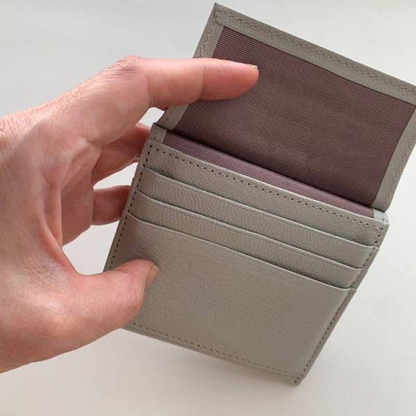 もう長財布には戻れない！ まるでカードケースのような超薄型ウォレット[PR]