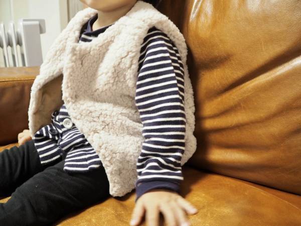 1枚あると便利！ベビー＆キッズの体温調整のマストアイテム。寒い日の外遊びが快適になる「リバーシブルベスト」[PR]