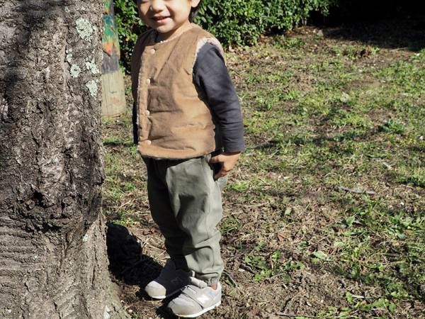 1枚あると便利！ベビー＆キッズの体温調整のマストアイテム。寒い日の外遊びが快適になる「リバーシブルベスト」[PR]