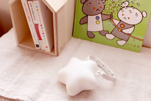 物語の世界へ連れて行ってくれそう…！ 寝かしつけタイムに大活躍の「えほんライト」