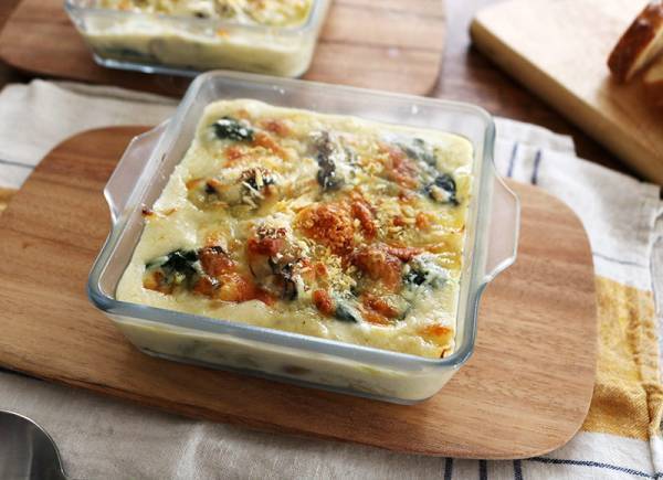 冬のご馳走！ アツアツな「牡蠣とほうれん草のグラタン」を作ろう