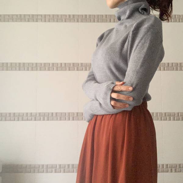 定番アイテムに差が付く！ 身体のラインを綺麗に見せてくれる「着瘦せタートルニット」[PR]