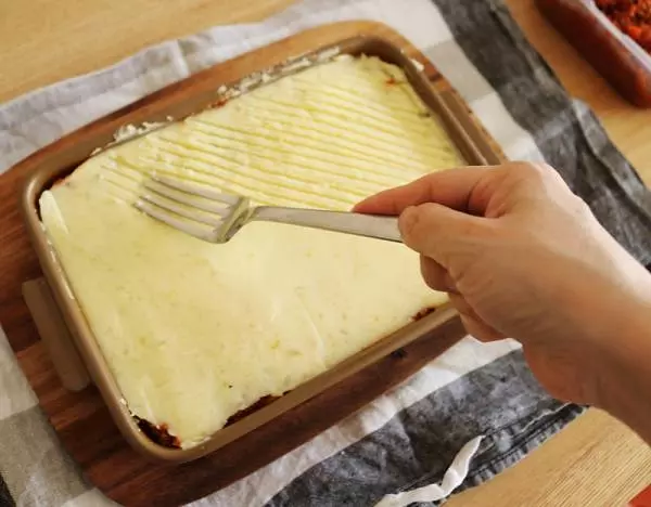 いつもの食材でご馳走風！グリラーで作る「シェパーズパイ」