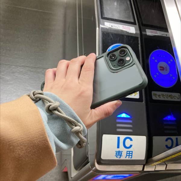 もう落とさない＆なくさない！？スマホストラップのスタッフ愛用レポ[PR]