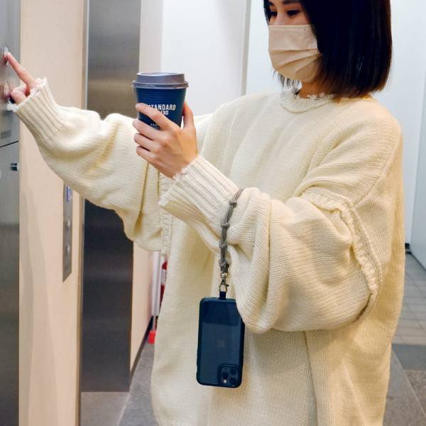 もう落とさない＆なくさない！？スマホストラップのスタッフ愛用レポ[PR]