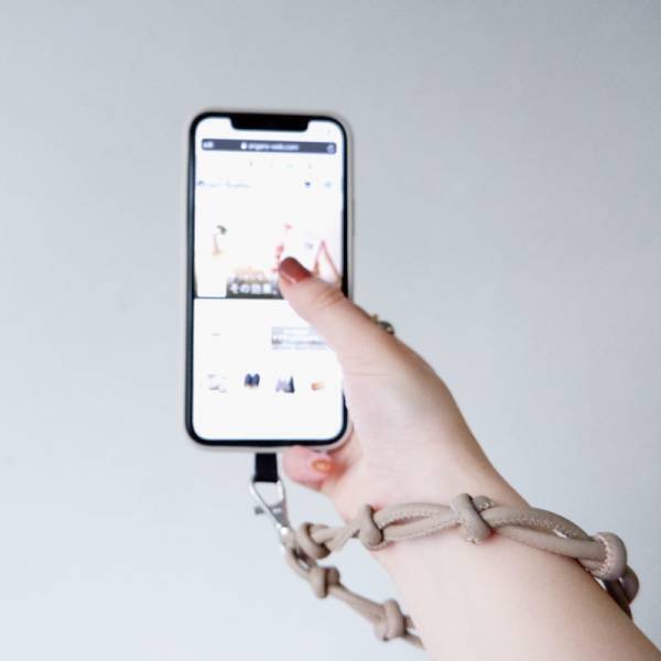 もう落とさない＆なくさない！？スマホストラップのスタッフ愛用レポ[PR]