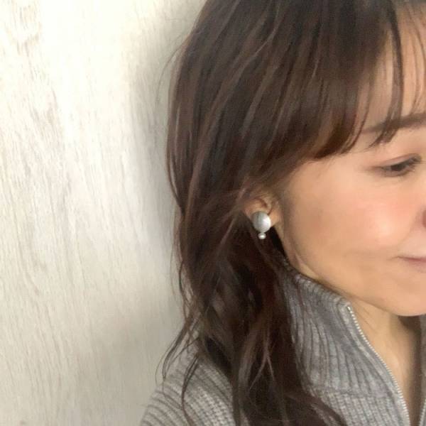 アクセサリー選びに失敗したくない人へ。 毎日身につけたい心地よさの「ハーフトーンイヤリング」[PR]