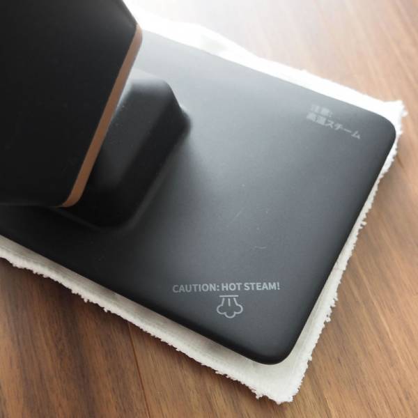 洗剤いらずで床がサラサラ！食べこぼしの床掃除が快適楽チンになった話。[PR]