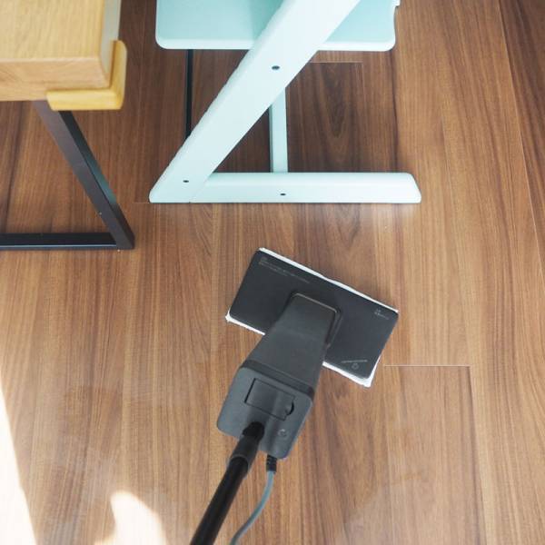 洗剤いらずで床がサラサラ！食べこぼしの床掃除が快適楽チンになった話。[PR]