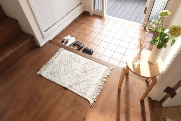 ふんわり心地いい！モロッカン玄関マットでお客さまを素敵にお出迎え。[PR]
