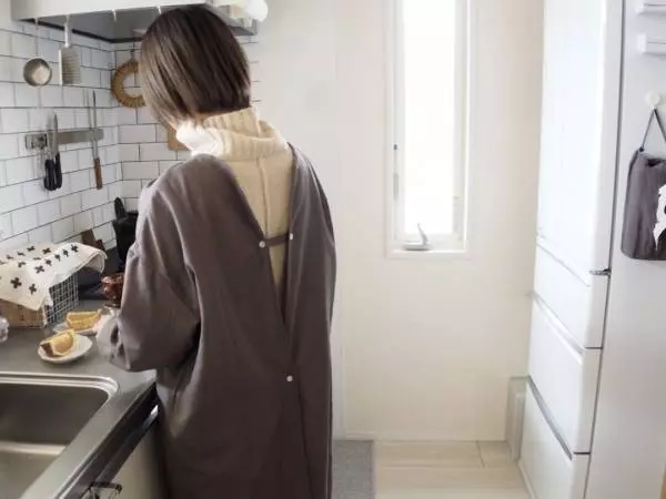 ワンピ感覚で着れる！洋服を汚れから守ってくれて、家事をするとき暖かい「2way割烹着」