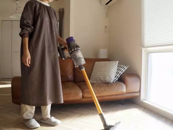 ワンピ感覚で着れる！洋服を汚れから守ってくれて、家事をするとき暖かい「2way割烹着」