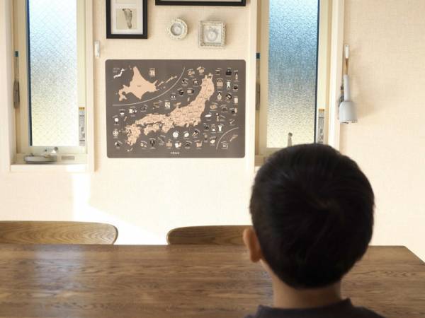 アートのようにリビングに飾って、遊びながら学べる。「FORNE（フォルネ）知育ポスター　日本地図」[PR]