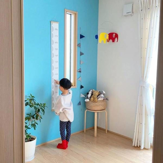 子どもの成長を楽しく記録　「北欧デザインの身長計タペストリー」